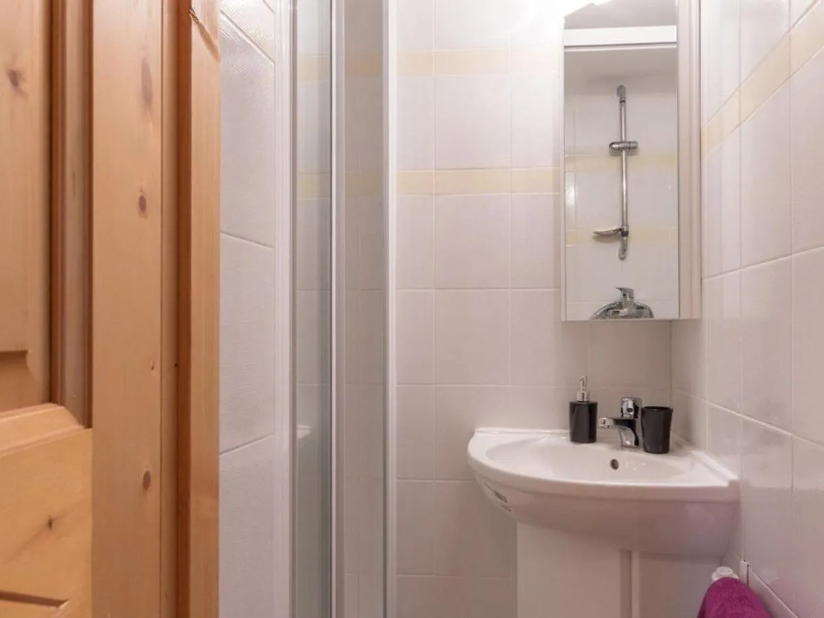 Confortable Appartement 4 Pieces, Terrasse, Parking, Proximite Pistes Et Navettes - 6 Couchages - Fr-1-330F-135 Le Monêtier-les-Bains 0*,  Frankrijk